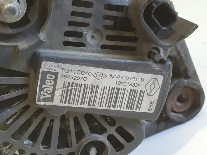Renault Scenic II 1.9 DCI ALTERNATOR 8200410671 valeo