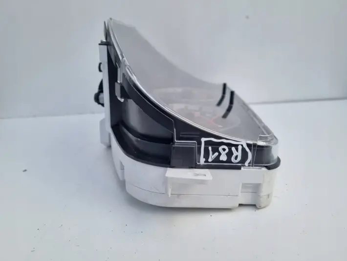 Volvo V50 1.8 16v LICZNIK ZEGARY europa 30728642 30710071