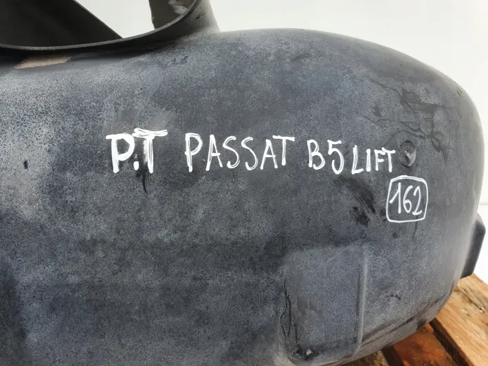 Vw Passat B5 FL kombi PRAWE TYLNE NADKOLE Prawy
