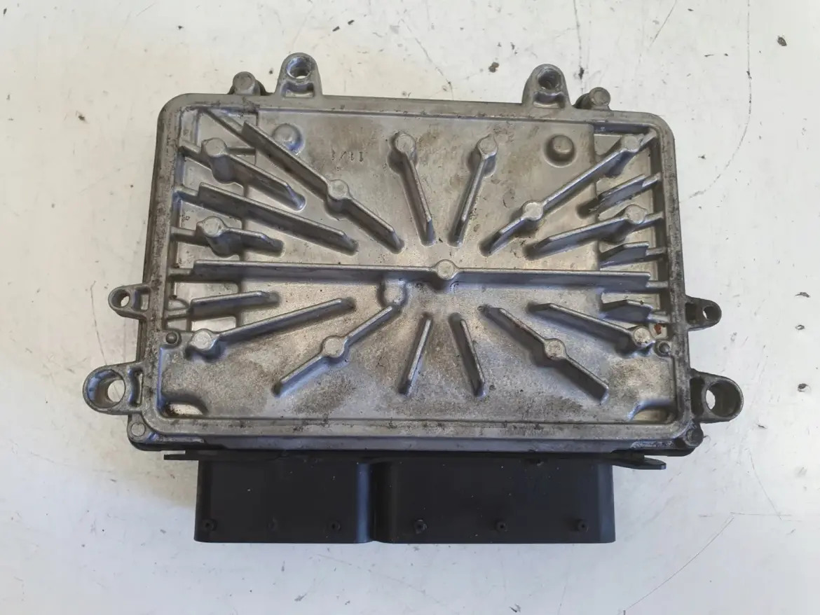 Volvo S40 II V50 2.5 T turbo STEROWNIK SILNIKA komputer 30650454 0261209038