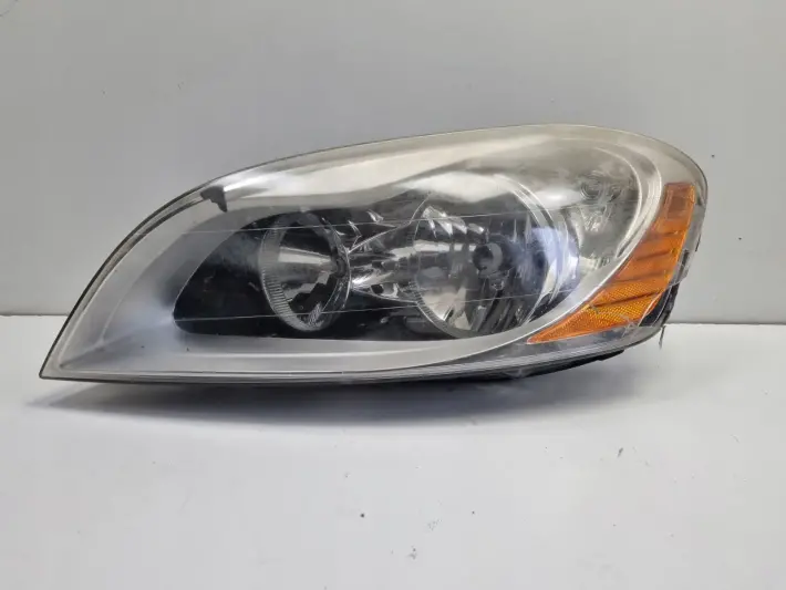 Volvo XC60 I 08-13r PRZEDNIA LAMPA LEWA lewy przód USA 30763147