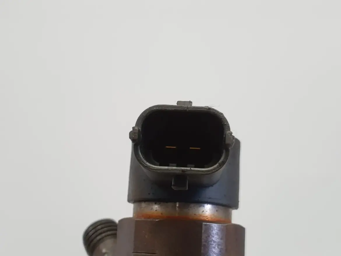 Volvo S60 S80 V50 V70 XC70 XC90 2.4 D5 WTRYSKIWACZ wtrysk 0445110251