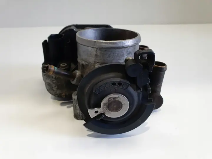 VW Passat B5 1.8 20V PRZEPUSTNICA 058133063H