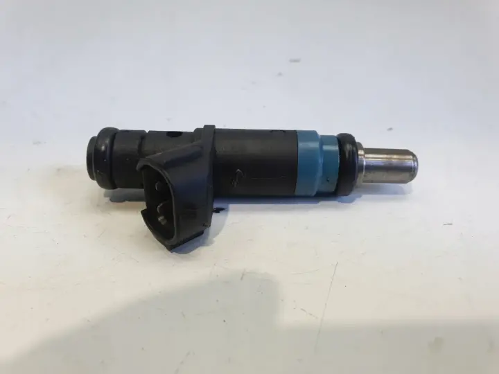 Audi A4 B6 2.0 20V FSI ALT WTRYSKIWACZ PALIWA Wtrysk 06B133551K