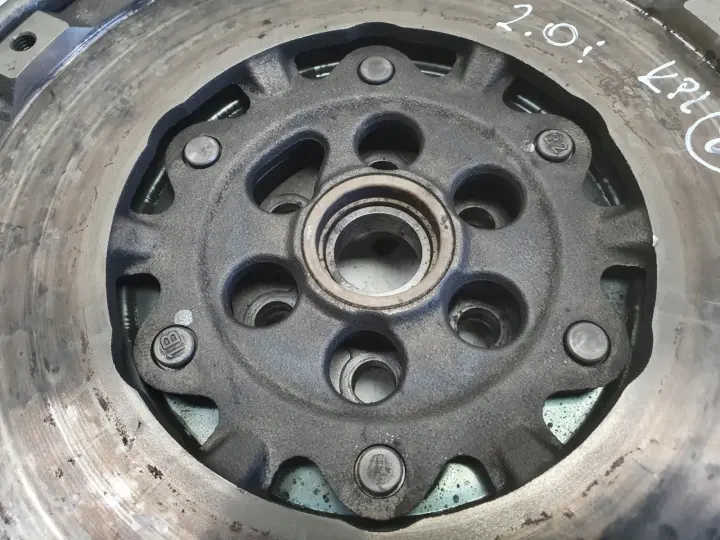 BMW E87 E90 2.0 i N43 KOŁO DWUMASOWE SPRZĘGŁO Tarcza docisk 323064210