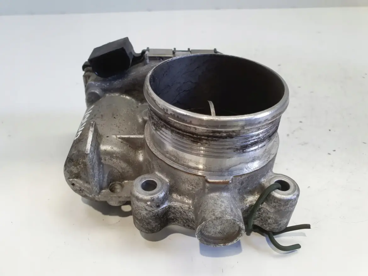 Volvo S40 II V50 2.4 D5 PRZEPUSTNICA 31216665 0280750520