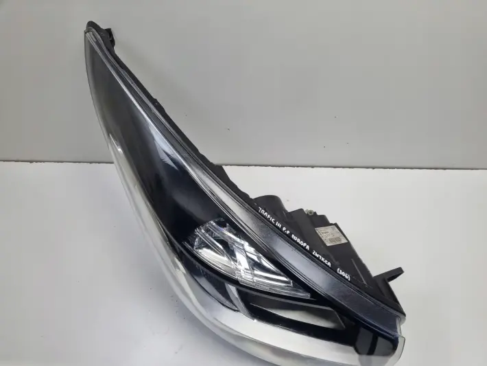 Renault Trafic III 14-19r PRZEDNIA LAMPA PRAWA PRAWY PRZÓD 260109424R