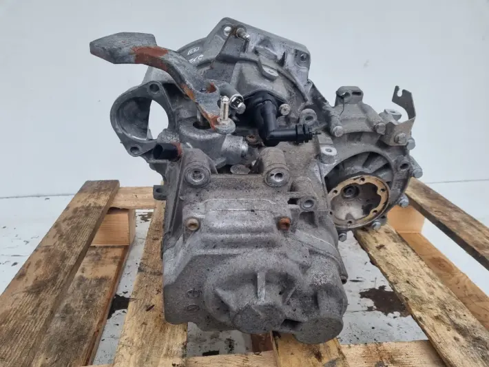 VW Passat B6 2.0 FSI SKRZYNIA BIEGÓW manualna JYL manual