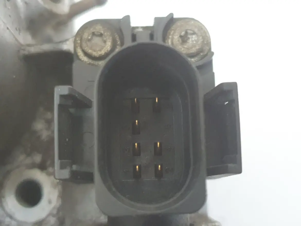Audi A4 B5 1.8 20V PRZEPUSTNICA 058133063