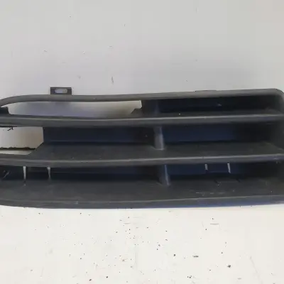 VW Golf IV LEWA KRATKA PRZEDNIEGO ZDERZAKA Przód