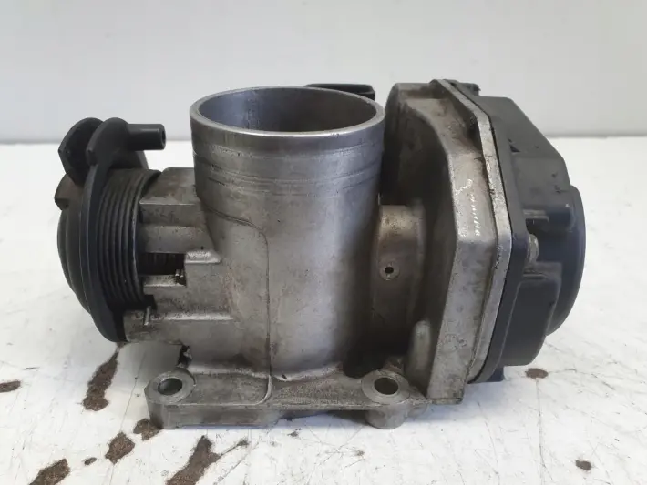 VW Bora 1.4 16V PRZEPUSTNICA 030133064F