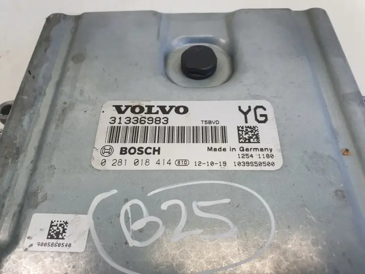 Volvo V40 II 2.0 D3 STEROWNIK SILNIKA komputer 31336983 0281018414