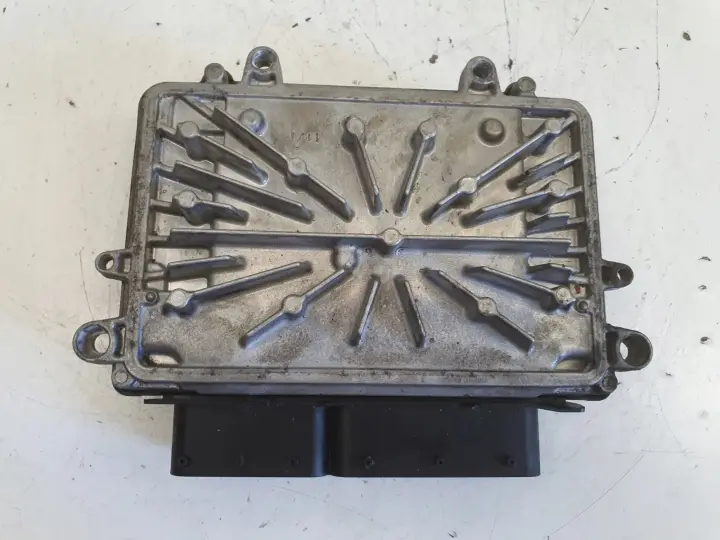Volvo S40 II V50 2.5 T turbo STEROWNIK SILNIKA komputer 30650454 0261209038