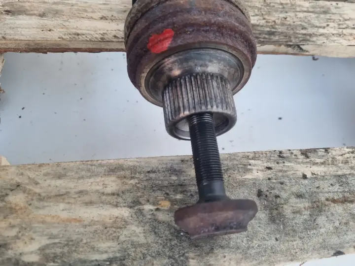 Audi A4 B8 2.0 TDI PRAWA TYLNA PÓŁOŚ półośka prawy tył pasażera 8K0501203M