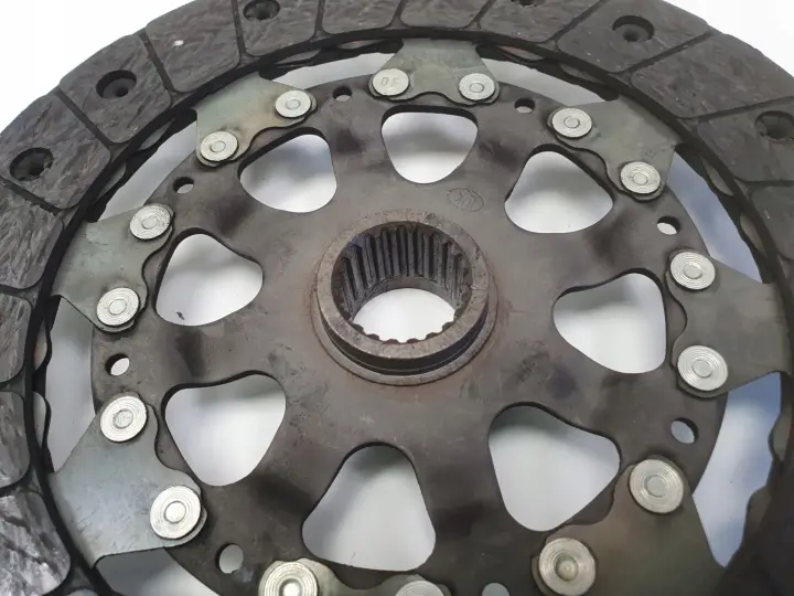 BMW E87 E90 2.0 i N43 KOŁO DWUMASOWE SPRZĘGŁO Tarcza docisk 323064210
