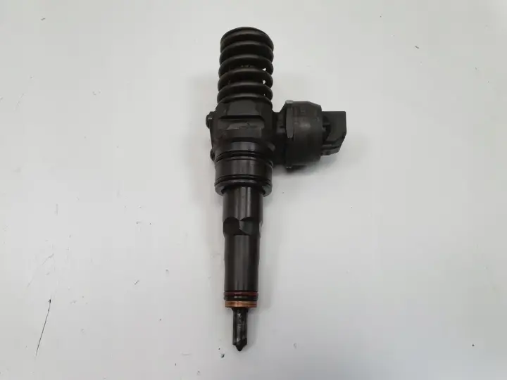 VW Golf V 2.0 SDI POMPOWTRYSKIWACZ wtrysk 038130073BR
