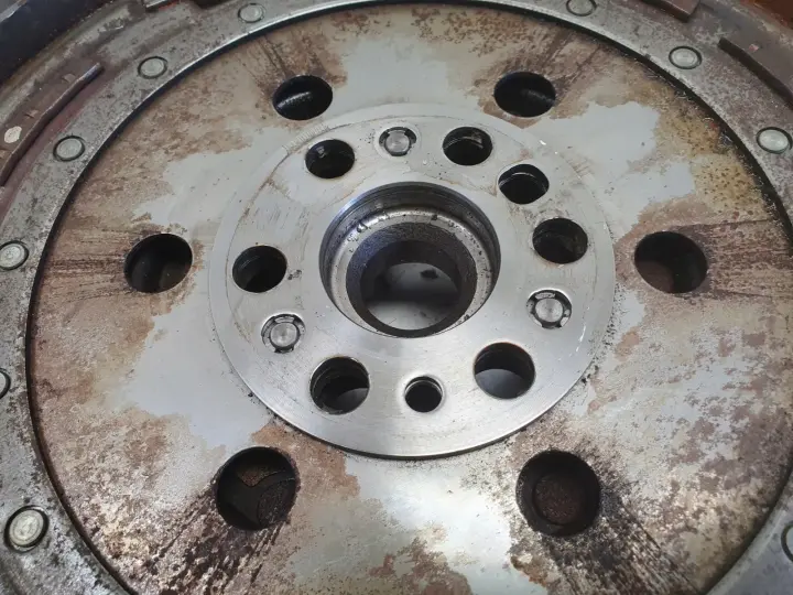 BMW E87 E90 2.0 i N43 KOŁO DWUMASOWE SPRZĘGŁO Tarcza docisk 323064210