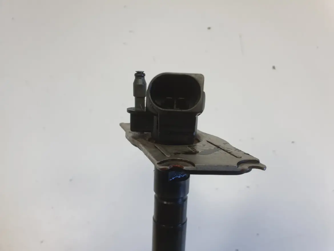 VW Passat B6 2.0 TDI WTRYSKIWACZ wtrysk 03L130855X 0986435366