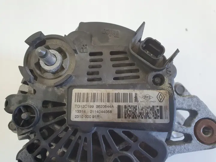 Dacia Duster I 1.2 TCe ALTERNATOR 231000091R valeo