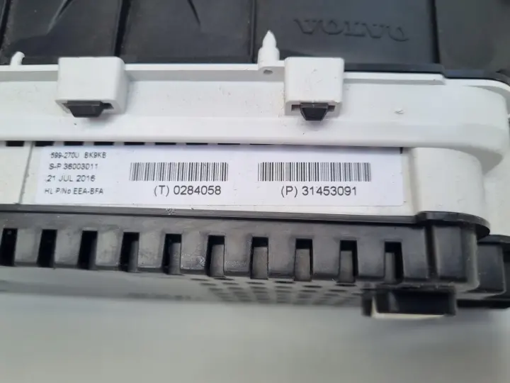 Volvo XC60 I LIFT diesel LICZNIK ZEGARY TFT Europa 31453091