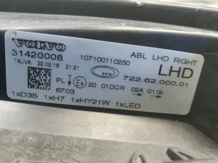 VOLVO V40 II 12-19r PRZEDNIA LAMPA PRAWA PRAWY PRZÓD europa xenen 31420008