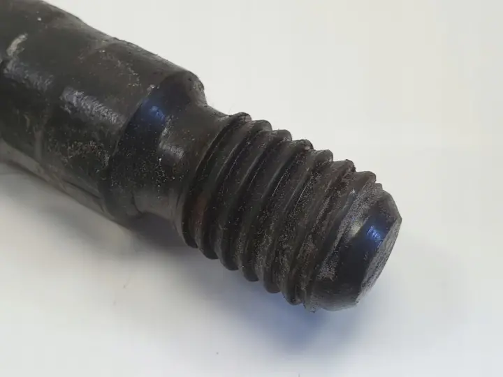 Audi A4 A6 A7 Q5 UCHO HOLOWNICZE Wkrętka hak 8K0805615