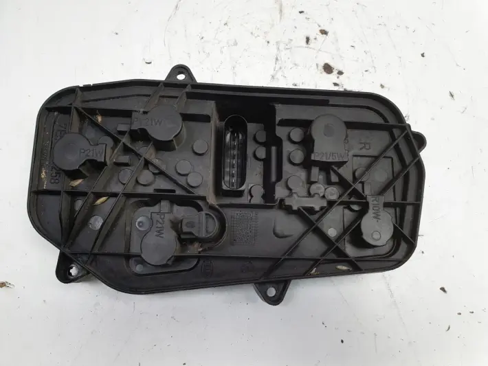 VW Transporter T5 lift PRAWY TYLNY WKŁAD LAMPY tył 7E5945258