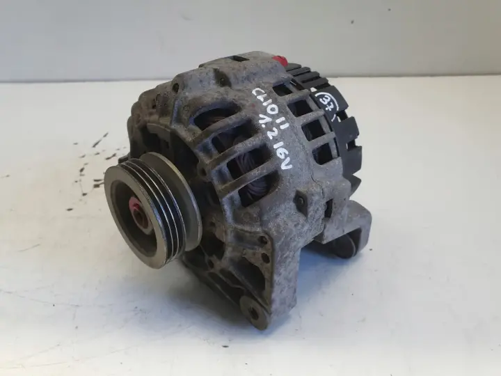 Renault Clio II 1.2 16V ALTERNATOR 8200660044 valeo