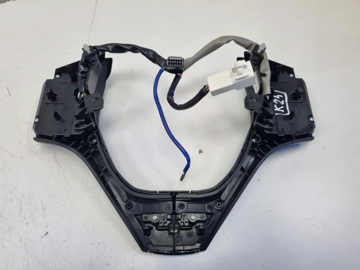 Toyota Auris II lift PRZYCISKI KIEROWNICY multifunkcja przycisk panel