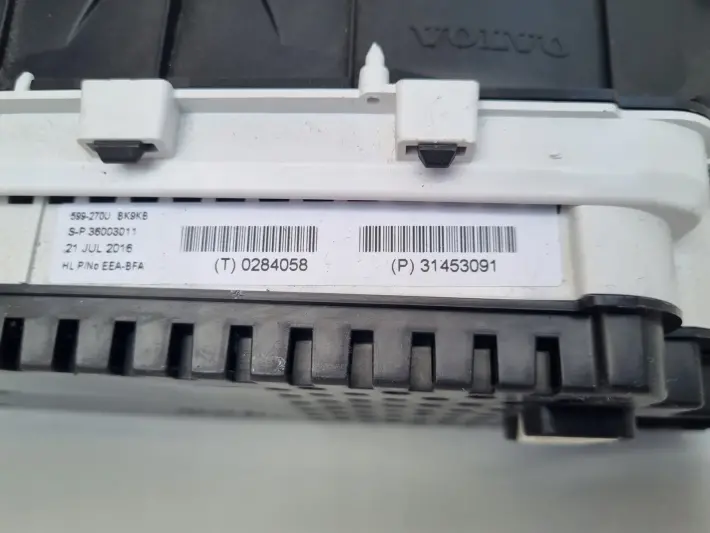 Volvo XC60 I LIFT diesel LICZNIK ZEGARY TFT Europa 31453091