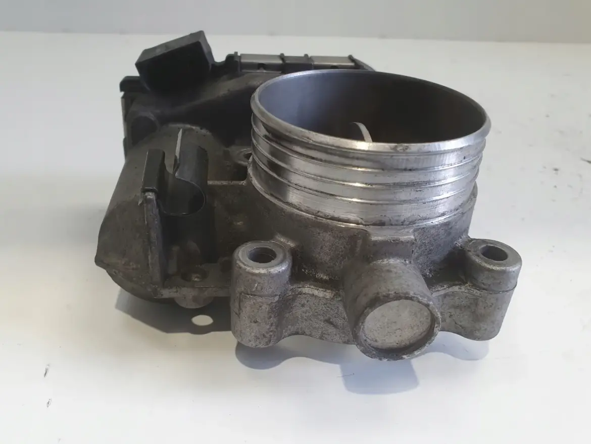 Volvo S60 I V70 II 2.4 D5 PRZEPUSTNICA 8692720 0281002701