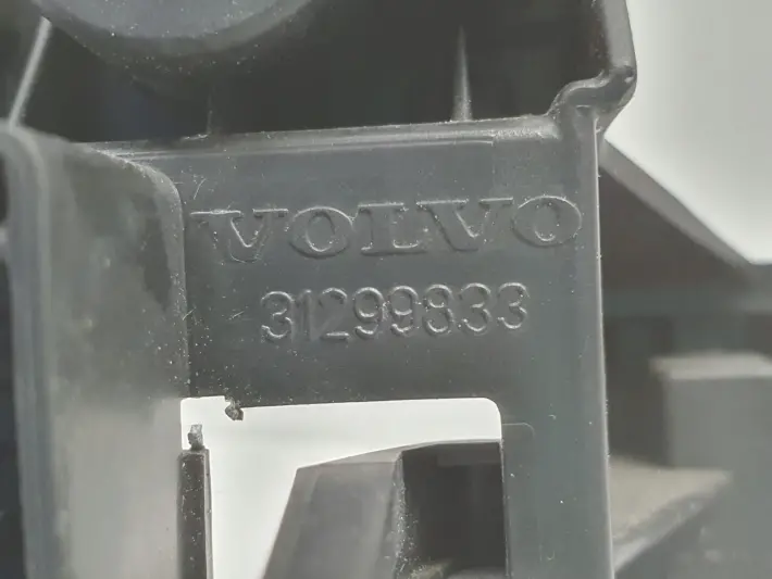 Volvo V40 II WKŁAD TYLNEJ LAMPY ŻARÓWKI TYLNEJ PRAWEJ PRAWY TYŁ 31299833