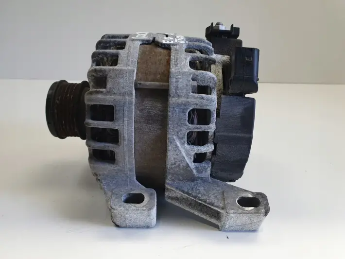 Volvo V70 III 2.0 D3 ALTERNATOR bosch 30659131