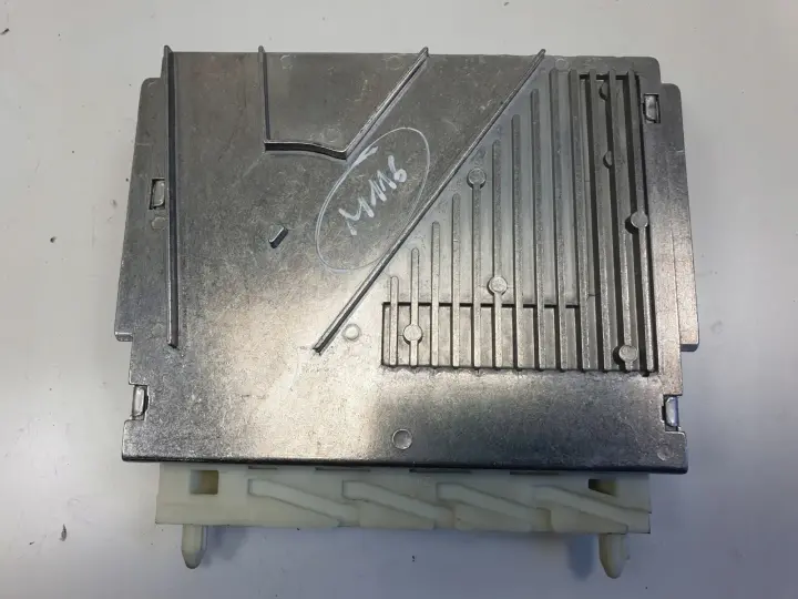 Volvo V70 II 2.4 D5 KOMPUTER SKRZYNI sterownik P30735493 1T0101C00