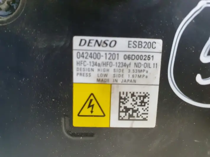 Toyota Corolla E21 SPRĘŻARKA KLIMATYZACJI kompresor 042400-1201