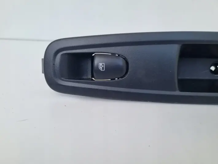 Renault Kadjar PRZEŁĄCZNIK SZYBY PANEL prawy tył PASAŻERA 829508687R