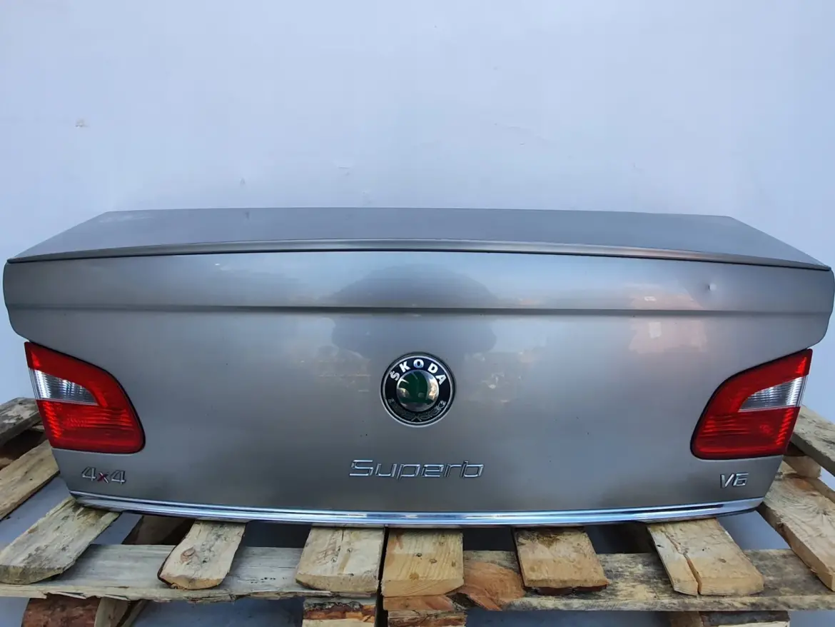 Skoda Superb II TYLNA KLAPA BAGAŻNIKA 9202 LF8H
