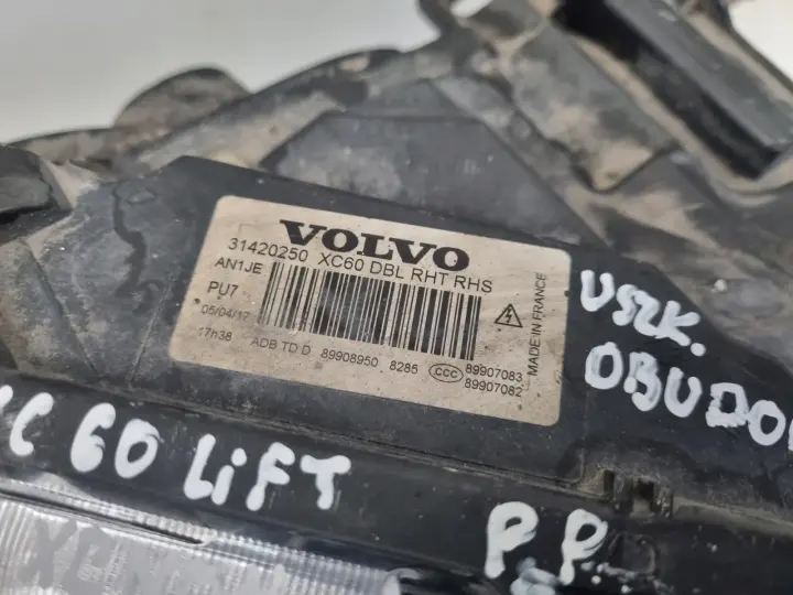 Volvo XC60 13-17r LIFT PRZEDNIA LAMPA PRAWA PRAWY PRZÓD LED europa 31420250
