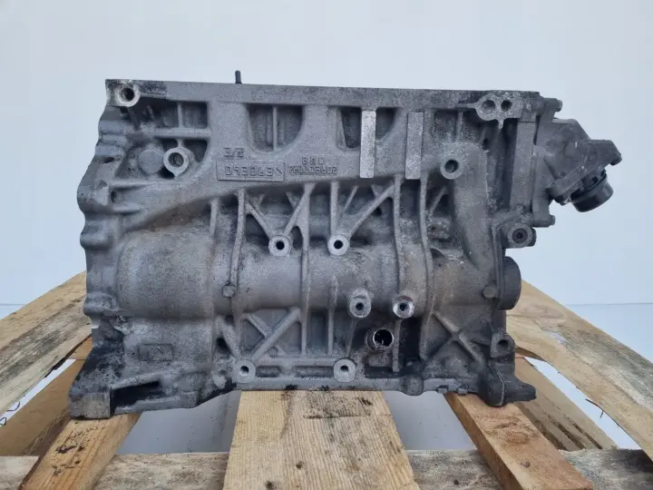 BLOK SILNIKA BMW E90 E91 E92 E87 E60 E83 2.0 D DIESEL 781113802 N47D20C