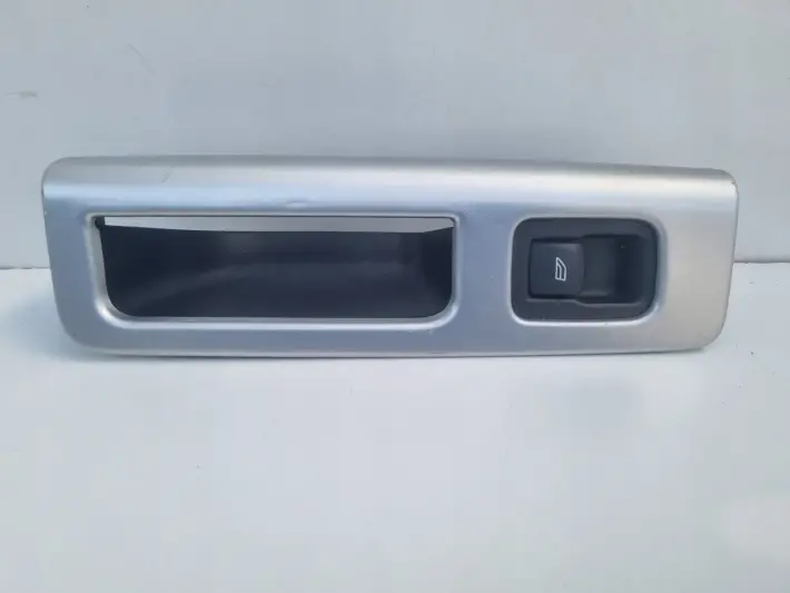 Volvo S40 II V50 PRAWY TYLNY PRZEŁĄCZNIK SZYB panel rączka uchwyt 8663819