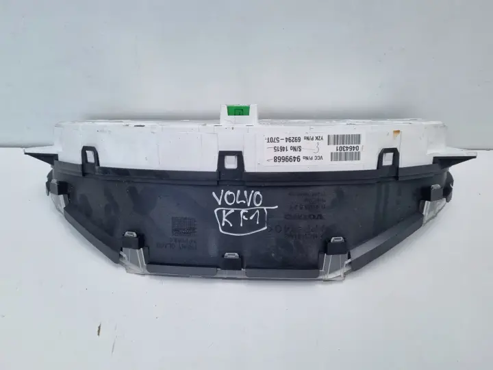 Volvo S60 I V70 II 2.4 LICZNIK ZEGARY 9499668 Europa benzyna