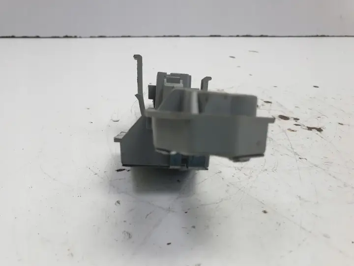 Volvo C30 WKŁAD TYLNEJ LAMPY ŻARÓWKI TYLNEJ PRAWEJ PRAWY TYŁ 27712204