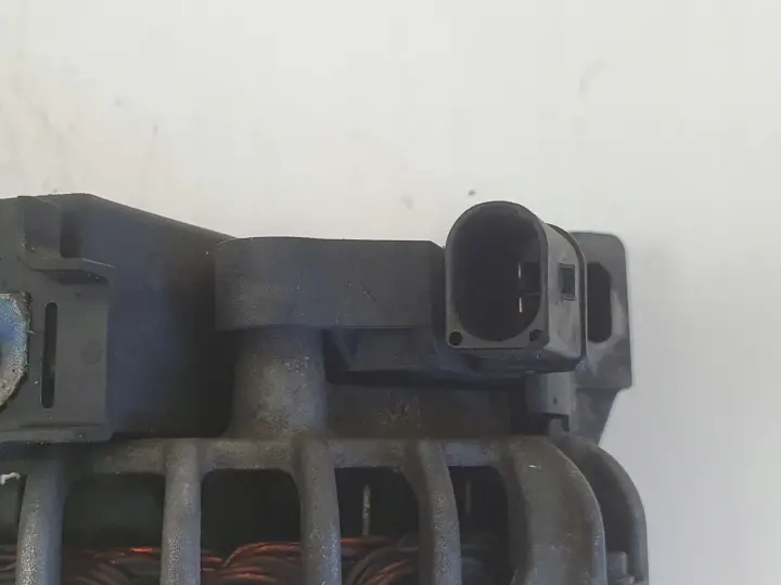 Volvo XC90 2.4 D5 ALTERNATOR 30659131 0125811005 180A