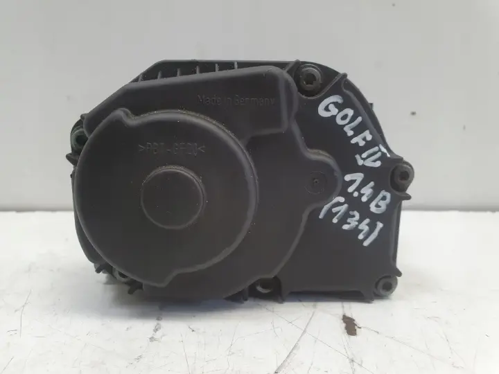 VW Golf IV 1.4 16V PRZEPUSTNICA 030133064F