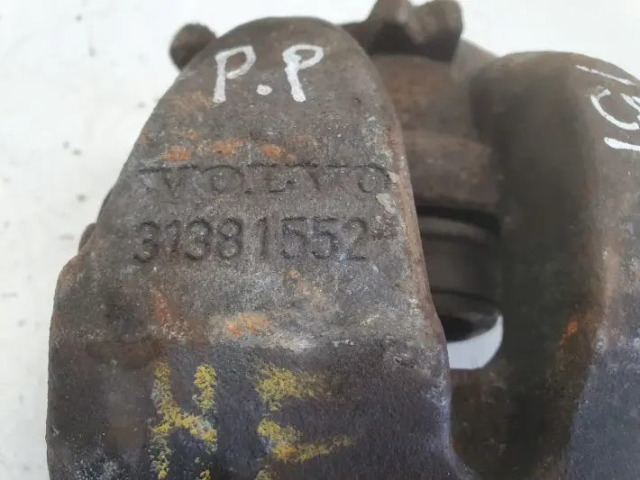 Volvo XC60 I PRZEDNI ZACISK HAMULCOWY prawy przód 31381552