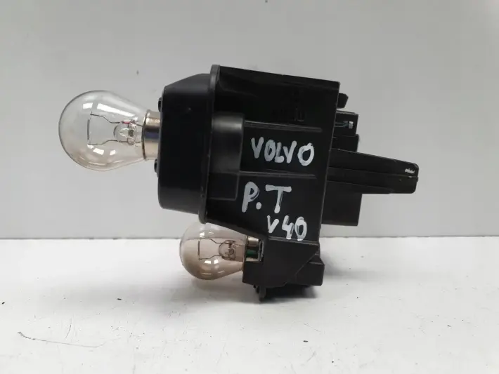 Volvo V40 II WKŁAD TYLNEJ LAMPY ŻARÓWKI TYLNEJ PRAWEJ PRAWY TYŁ 31299833