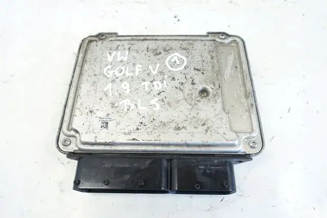 VW Golf V 1.9 TDI STEROWNIK SILNIKA komputer