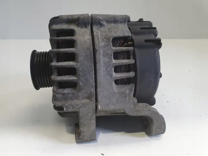 BMW E87 E90 2.0 D ALTERNATOR valeo 7802261 AL03 180A