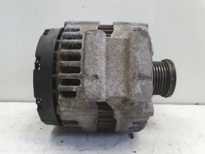 BMW E87 E90 2.0 i ALTERNATOR 0121715017