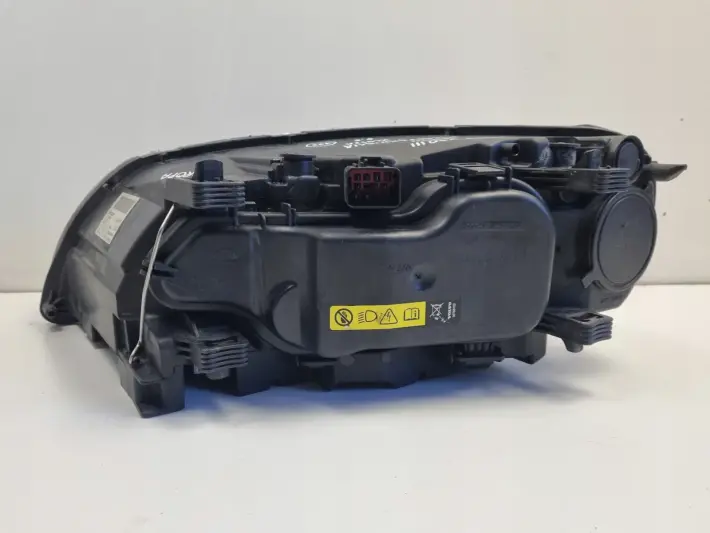 Volvo S80 II V70 III 06-16r PRZEDNIA LAMPA PRAWA PRAWY PRZÓD xenon 31214348